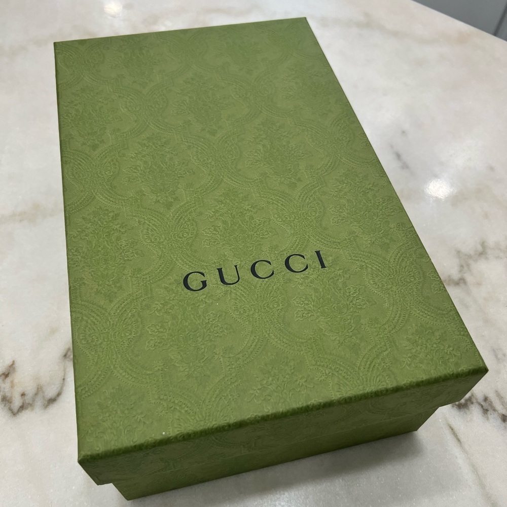 Gucci shoe box/ gift box